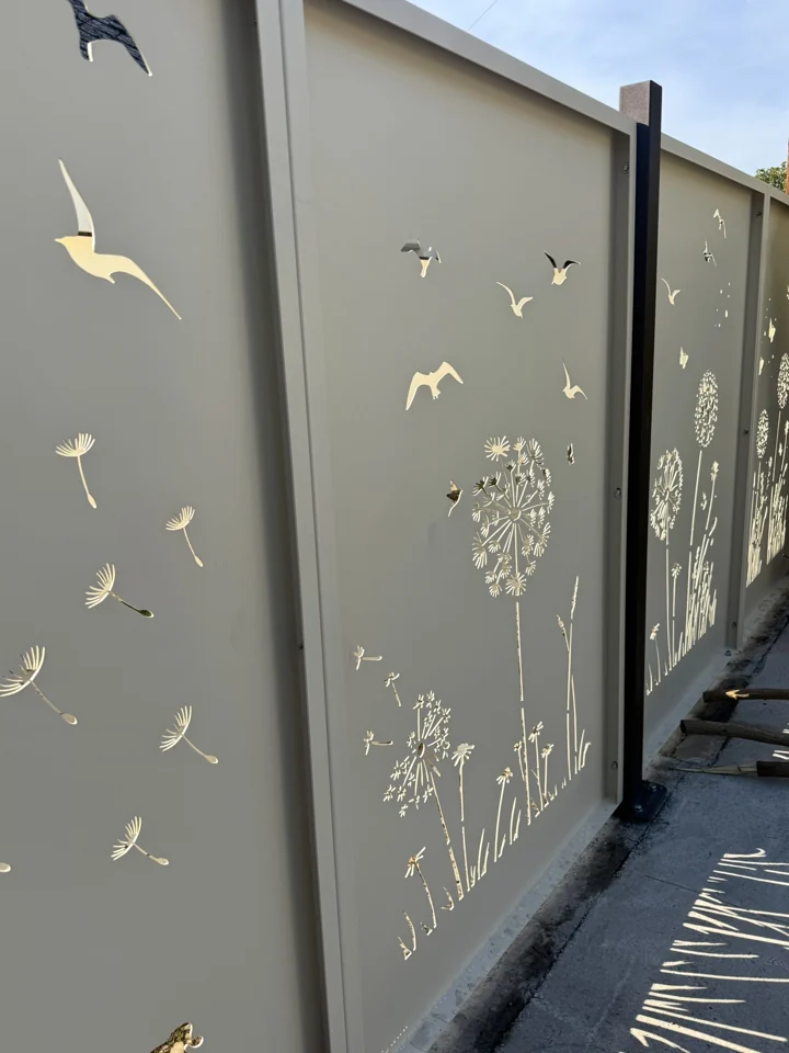 Side view of the manufactured panels